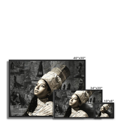 Les femmes que vous n'avez jamais vues, mais toujours vues Framed Canvas