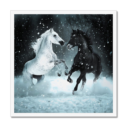Élégance Givrée dans la Tempête de Neige Framed Print