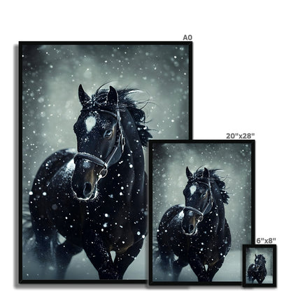 Silence d’Hiver : Cheval sous la Neige Framed Print