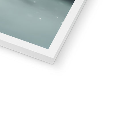 Silence d’Hiver : Cheval sous la Neige Framed Print